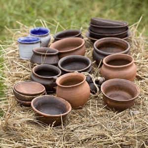 Glinene posode za hranjenje dojenčka v zgodovini.